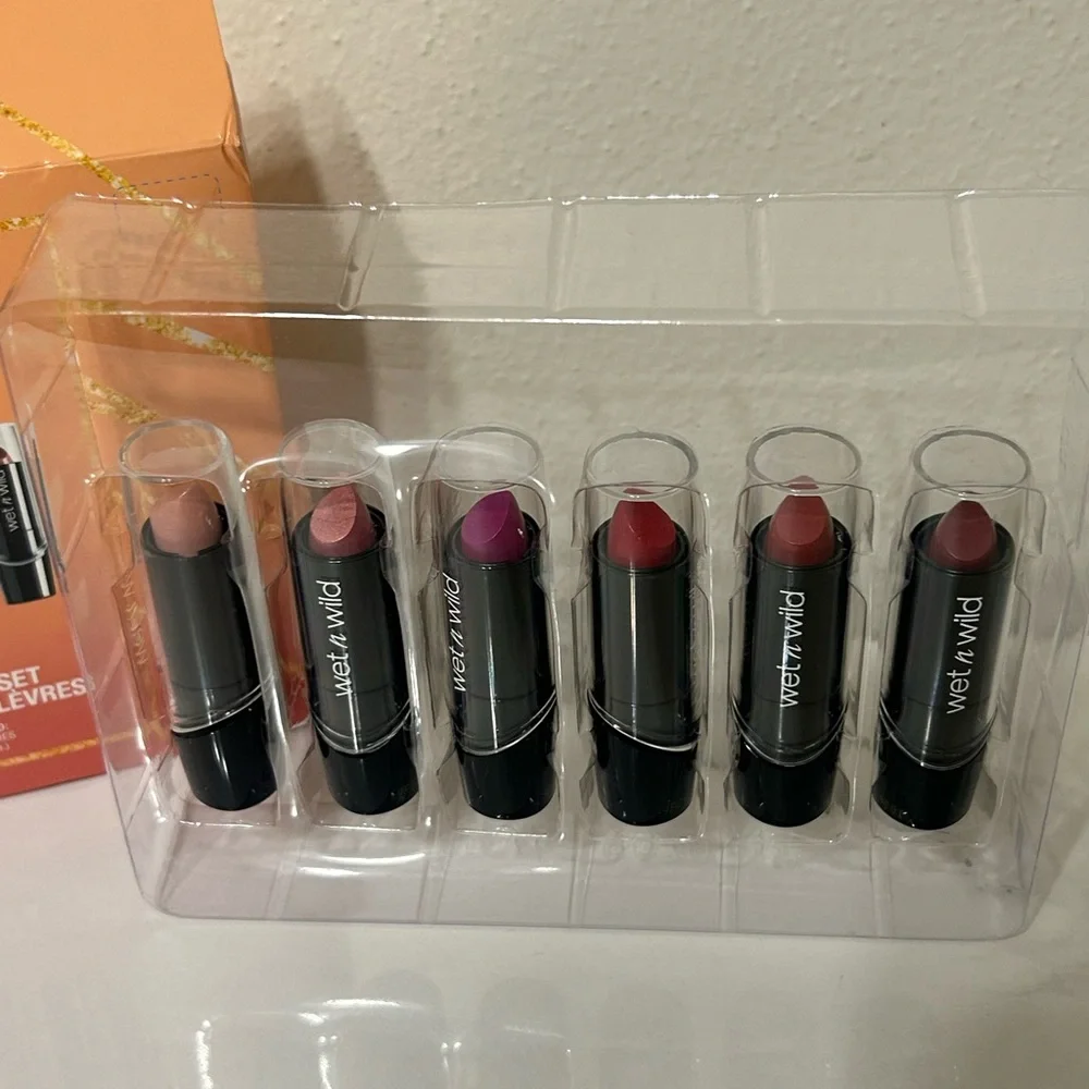 Wet n Wild Set of 6 Silk Finish Lipstick Set‎ NEW in Box